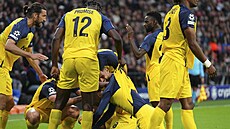 Hrá�i Unionu se radují z p�ekonaní Mat�je Ková�e chytajícího v barvách PSV.