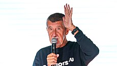 Setkání Andreje Babi�e a stoupenc� hnutí ANO na brn�nském Zelném trhu. (16....