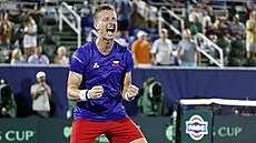 Jií Leheka slaví vítzství v daviscupovém utkání proti Spojeným státm.