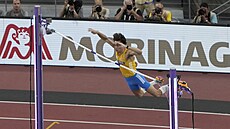 �védský ty�ka� Armand Duplantis p�ekonává na mistrovství sv�ta v Tokiu sv�tový...