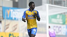 John Auta z Teplic slaví svj gól do sít Mladé Boleslavi.