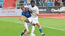 Tomá� Zlatohlávek (vpravo) p�ichází do Teplic z Baníku Ostrava