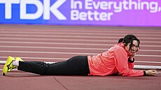 Haruka Kitagu�iová �eká na sv�j pokus p�i kvalifikaci na mistrovství sv�ta.