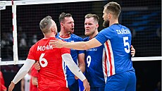 Radost eských volejbalist bhem utkání s ínou.