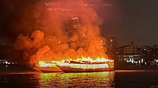 Poár zniil v nedli veer ti osobní lod, které pluly ece Menam-ao-Praja v...