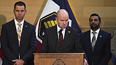 Guvernér Utahu Spencer Cox oznamuje zadrení mue podezelého z vrady...