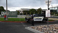 Americká policie drí strá na silnici v Utahu. (14. záí 2025)