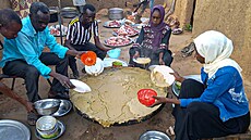 V Súdánu se rozmáhá hladomor. Snímek pochází z m�sta Fá�ir. (11. srpna 2025)