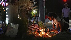 Lidé navtvují smutení shromádní za Charlieho Kirka ped regionální...