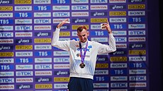 Jan �tefela se raduje ze zisku bronzové medaile na mistrovství sv�ta v Tokiu