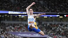 Miltiadis Tentoglou v kvalifikaci dálka�� na mistrovství sv�ta v Tokiu.