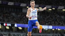 Radek Ju�ka v kvalifikaci dálka�� na mistrovství sv�ta v Tokiu.