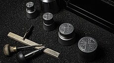 Takto vznikají svatováclavské dukáty.