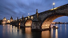 Kamenný či Pražský most se jmenuje Karlův most teprve od roku 1870. Základní...
