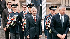 Vládní politici poloili vnce k soe prvního eskoslovenského prezidenta...