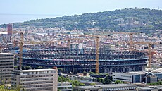 Pohled na slavný barcelonský stadion Camp Nou, na n�m� aktuáln� probíhá...