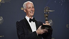 Dan Gilroy s cenou Emmy za dramatický seriál Andor. (15. zá�í 2025)