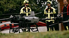 Transportní dron DJI Flycart 30 doká�e p�epravit materiál a� do hmotnosti 30...