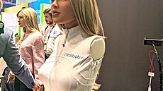 Opravdu realisticky vypadající robotická společnice od firmy Realbotix, která...