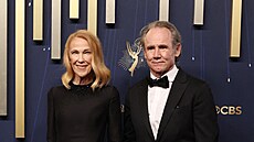 Catherine O�Hara a její man�el Bo Welch na cenách Emmy v Los Angeles (14. zá�í...