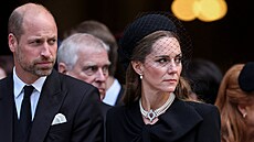 Princ William a princezna Kate v Londýně na zádušní mši za vévodkyni z Kentu...