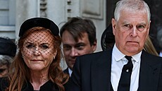 Vévodkyn z Yorku Sarah a princ Andrew na záduní mi za vévodkyni z Kentu...