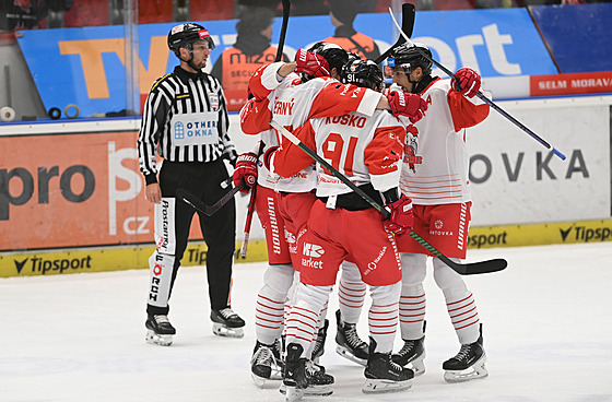 Hrái Olomouce se radují z gólu proti Spart.