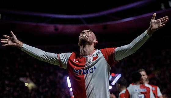 Slávista Tomá Chorý si uívá vstelený gól proti Dukle.