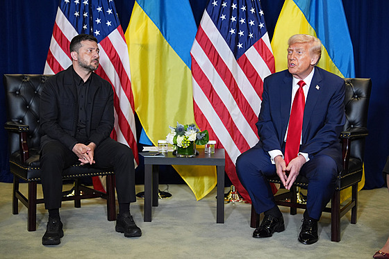 Donald Trump a Volodymyr Zelenskyj se seli na okraj Valného shromádní OSN....