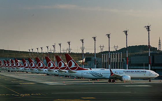 Letadla spolenosti Turkish Airlines na letiti v Istanbulu (3. íjna 2019)