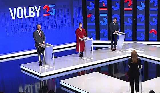 Debata CNN Prima News, které se ú�astní �éf Pirát� Zden�k H�ib, Jana Malá�ová...