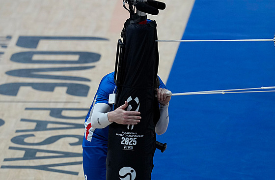 Lubo Bartnk reaguje na nepovedenou výmnu v semifinále mistrovství svta.