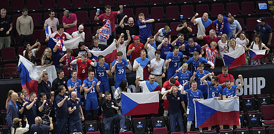 etí fanouci se spolen s volejbalisty radují z postupu do tvrtfinále...