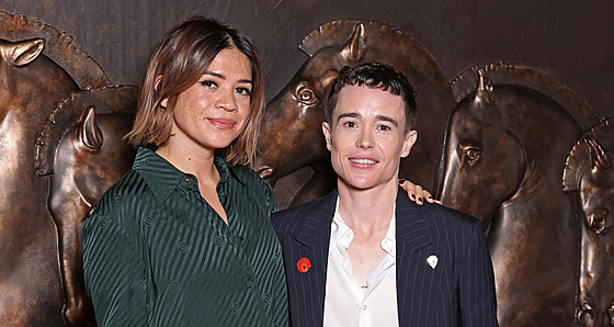 Julia Shiplettová a Elliot Page v Milán na pehlídce Gucci (23. záí 2025)