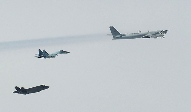 Vrtule a všude námrazy. Ruské strategické bombardéry opět operovaly nad moři