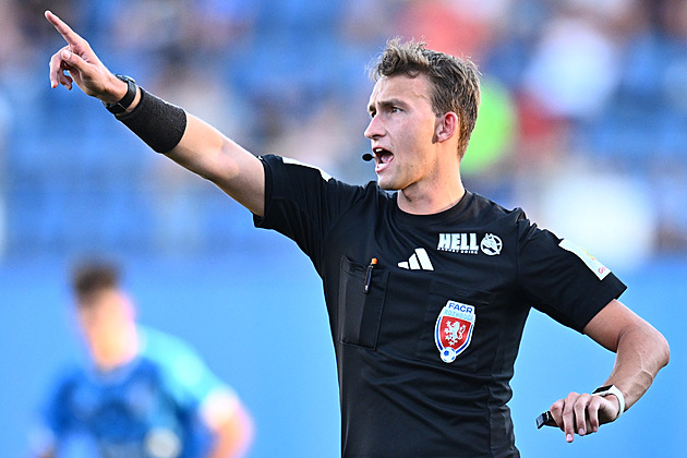 Další omyl sudího Beneše. Červená proti Pardubicím být neměla, chyboval už několikrát
