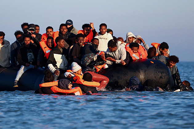 Record number of migrants in one boat in the English Channel