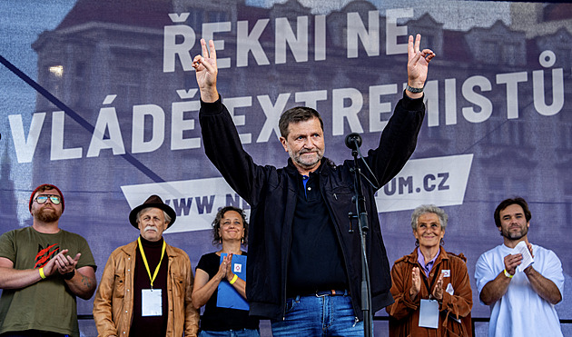 Na demonstraci v centru Prahy přišly tisíce lidí. Rusko tady nechceme, skandovaly