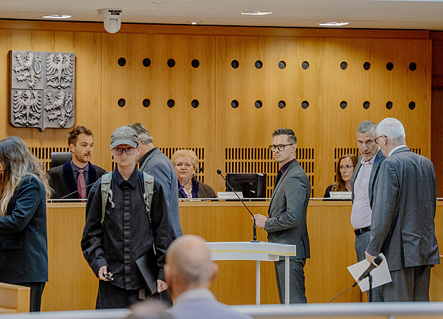 Maťko klopil, až policisté nestíhali zapisovat a včera další svědectví. Rakušanova noční můra se zhmotnila