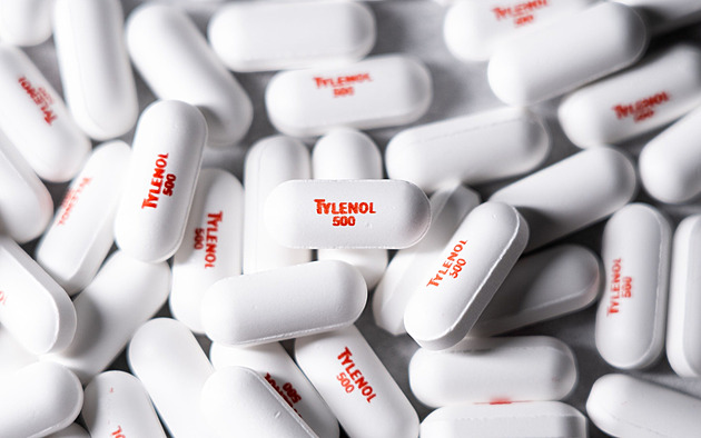Obřezaní mají větší riziko autismu, šokoval Kennedy. Opět viní paracetamol