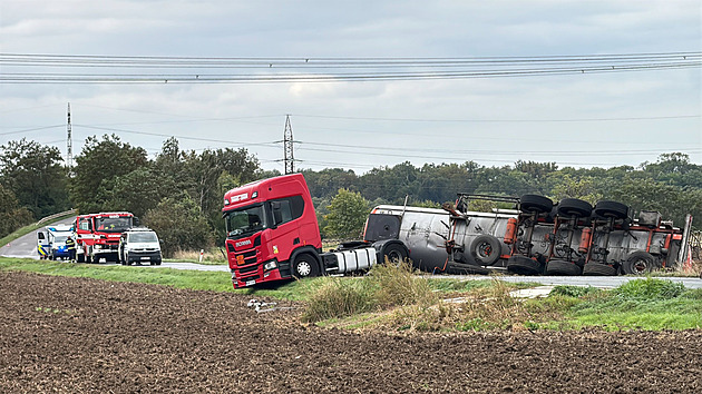 Strážku osobáku s kamionem nepřežili dva lidé, silnice I/16 je uzavřena