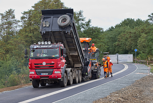 Práce na cyklostezce mezi Plzní a Chrástem finiují. Hotovo má být v íjnu.