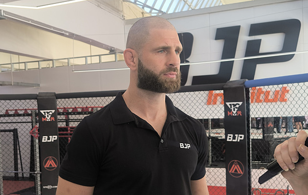 Bývalý striptér, který odmítl Bachelora. Kdo je soupeř Procházky v boji o titul UFC?