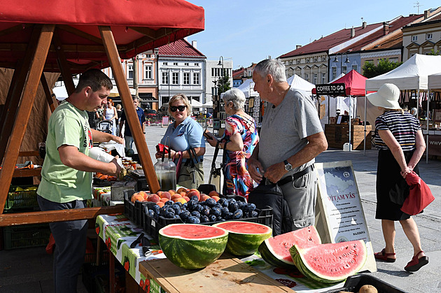 Organizace trh na námstí ve Valaském Meziíí elí kritice.