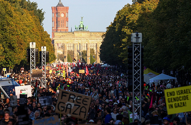 Propalestinští aktivisté v Berlíně protestovali v budově televize, odmítali odejít