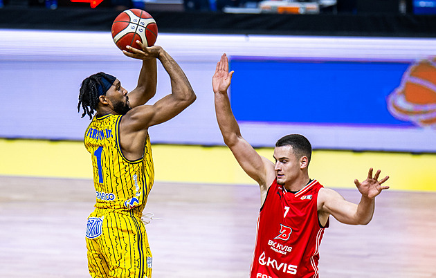 Nymburk porazil Slavii o třicet bodů. Děčín těsně zdolal USK, slaví také Pardubice