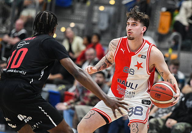 Nymburk porazil Slavii o třicet bodů. Děčín těsně zdolal USK, slaví také Pardubice