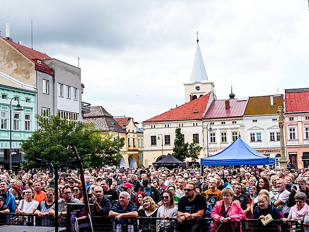 Oslavy tradice výroby kávy rozproudily Náměstí i továrnu ve Valmezu