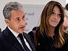 Nicolas Sarkozy a jeho man�elka Carla Bruniová u soudu v Pa�í�i (25. zá�í 2025)