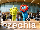 �esk� maskot Ren� p�zuje s ofici�ln�m maskotem Expo 2025 Myaku�Myaku (23. z���...